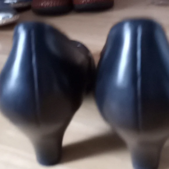 Aerosoles size 7m new without Tags. Black .very comfy. - Picture 2 of 3